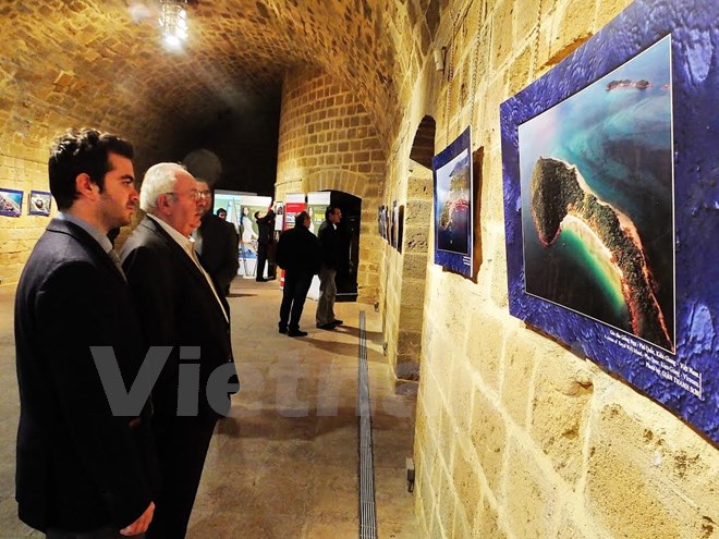 Photo exhibition about Vietnam’s Sea and islands in Cyprus draws great attention